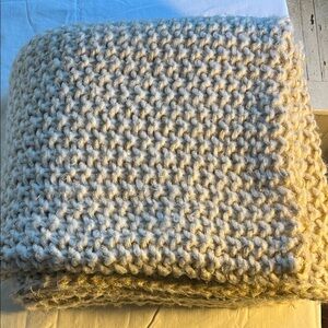 Cozy Pier 1 Gold Metallic Knit Throw Blanket